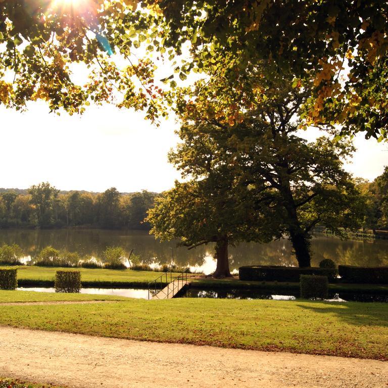 Chateau De La Verrerie Hotel Aubigny sur Nere Bagian luar foto
